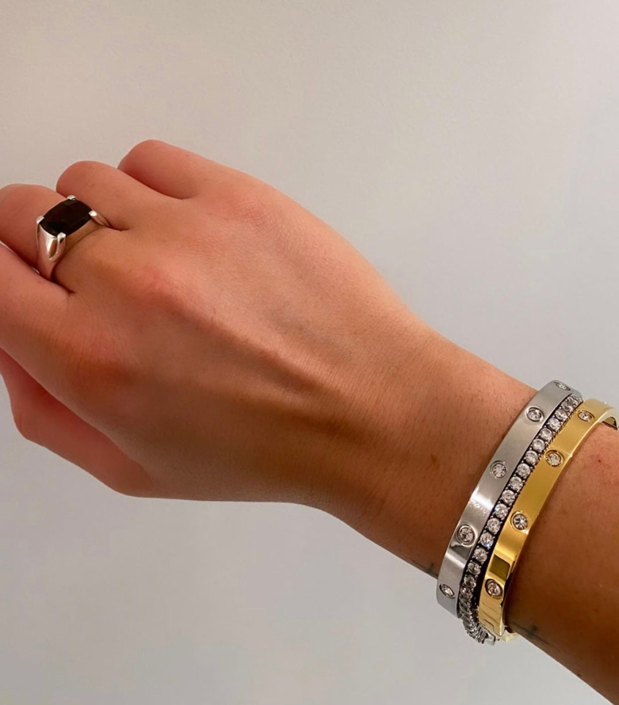Bangle with stone